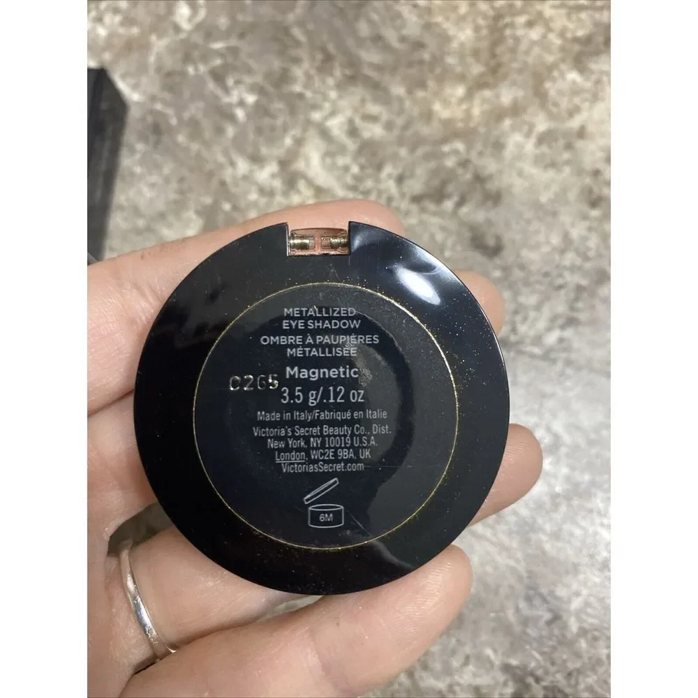 Victoria's Secret Metallized Eye Shadow Magnetic Rare HTF (Silver Gray Color)‎